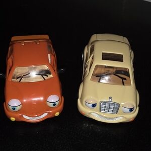 2PCS VTG CHEVRON 1997 Charming Orange and Cream Toy Cars LESLIE HOLLY NO SEPARAT